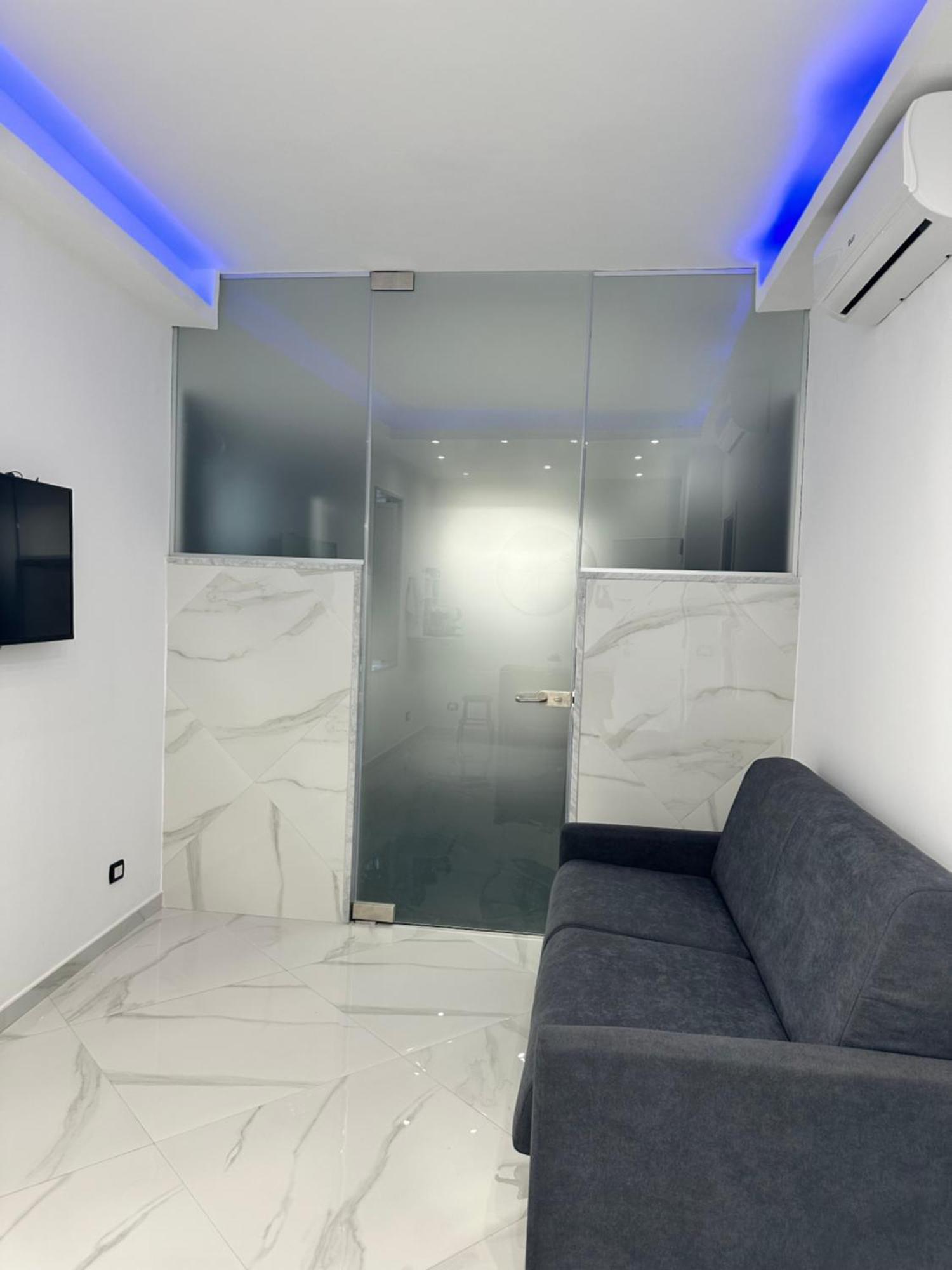 La Dimora Di Dominique Apartment Bari Bagian luar foto