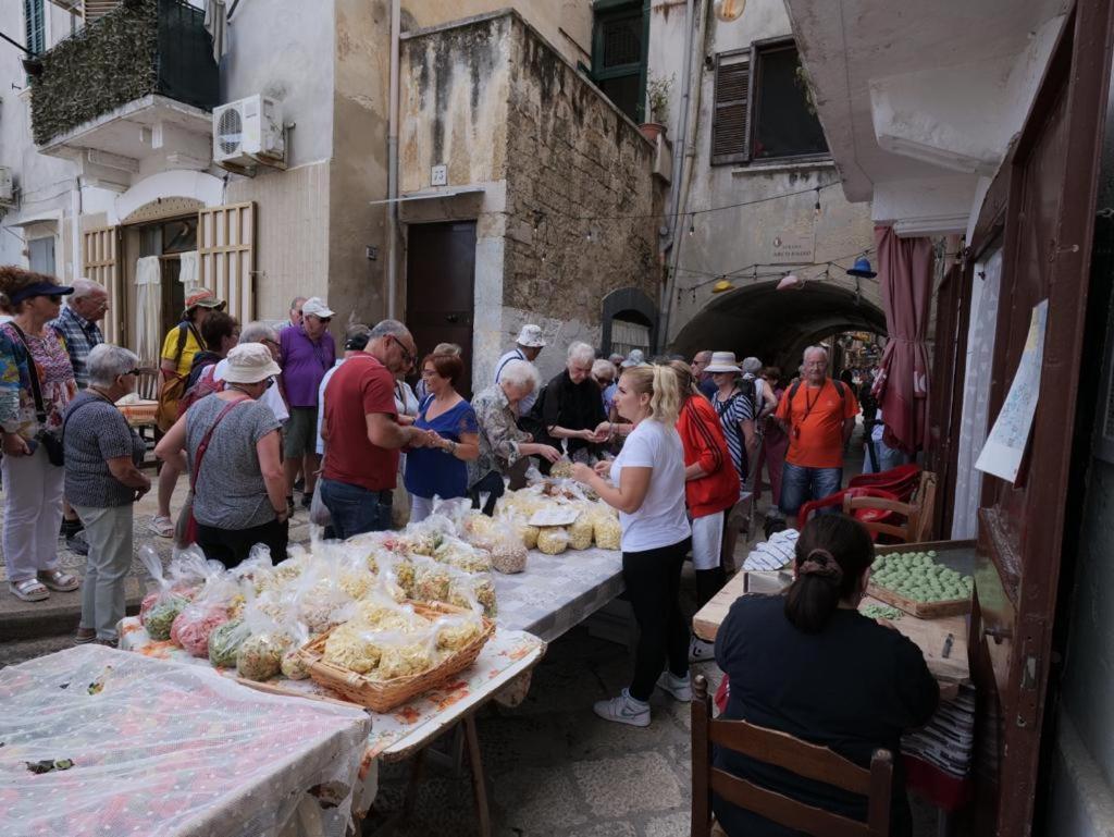 La Dimora Di Dominique Apartment Bari Bagian luar foto