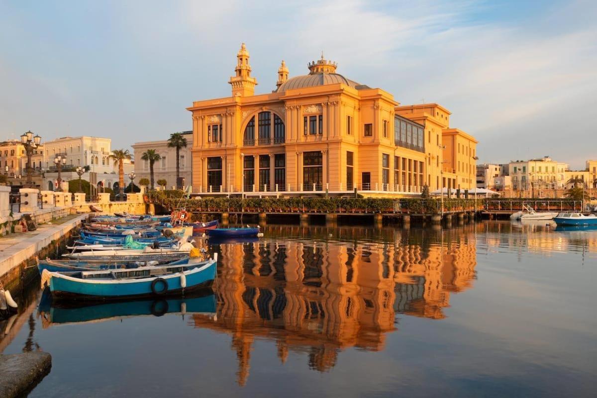 La Dimora Di Dominique Apartment Bari Bagian luar foto