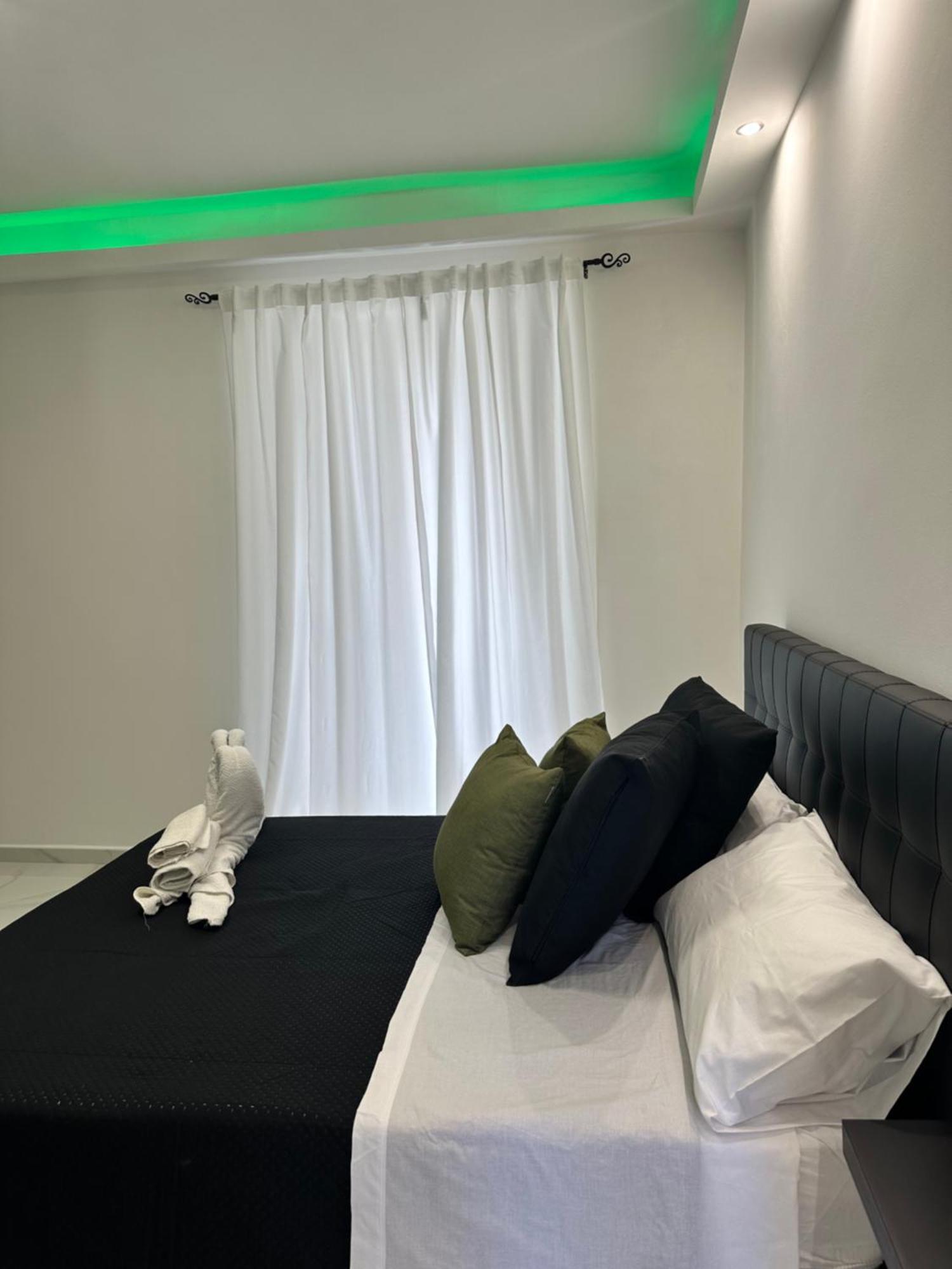 La Dimora Di Dominique Apartment Bari Bagian luar foto