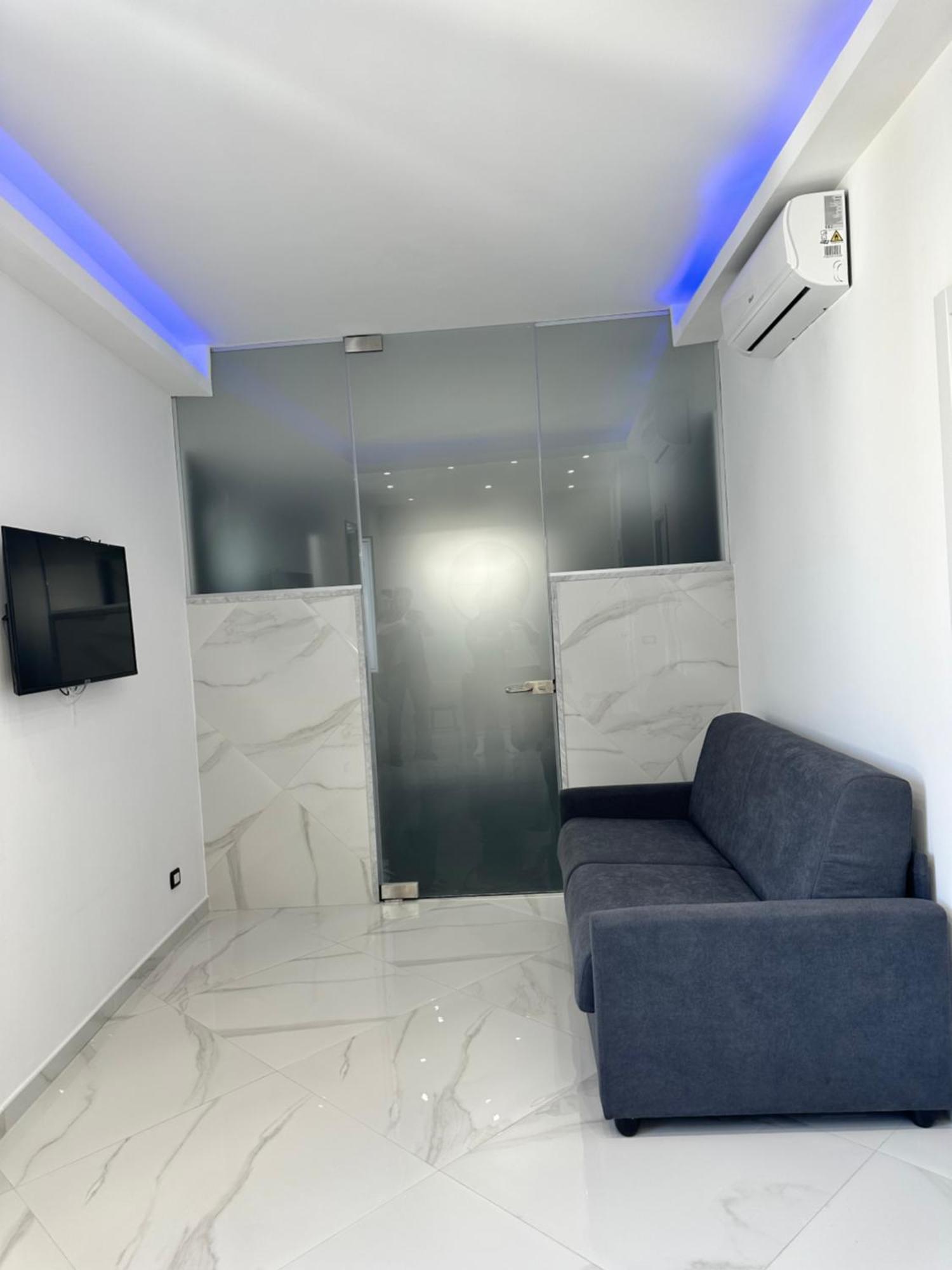 La Dimora Di Dominique Apartment Bari Bagian luar foto