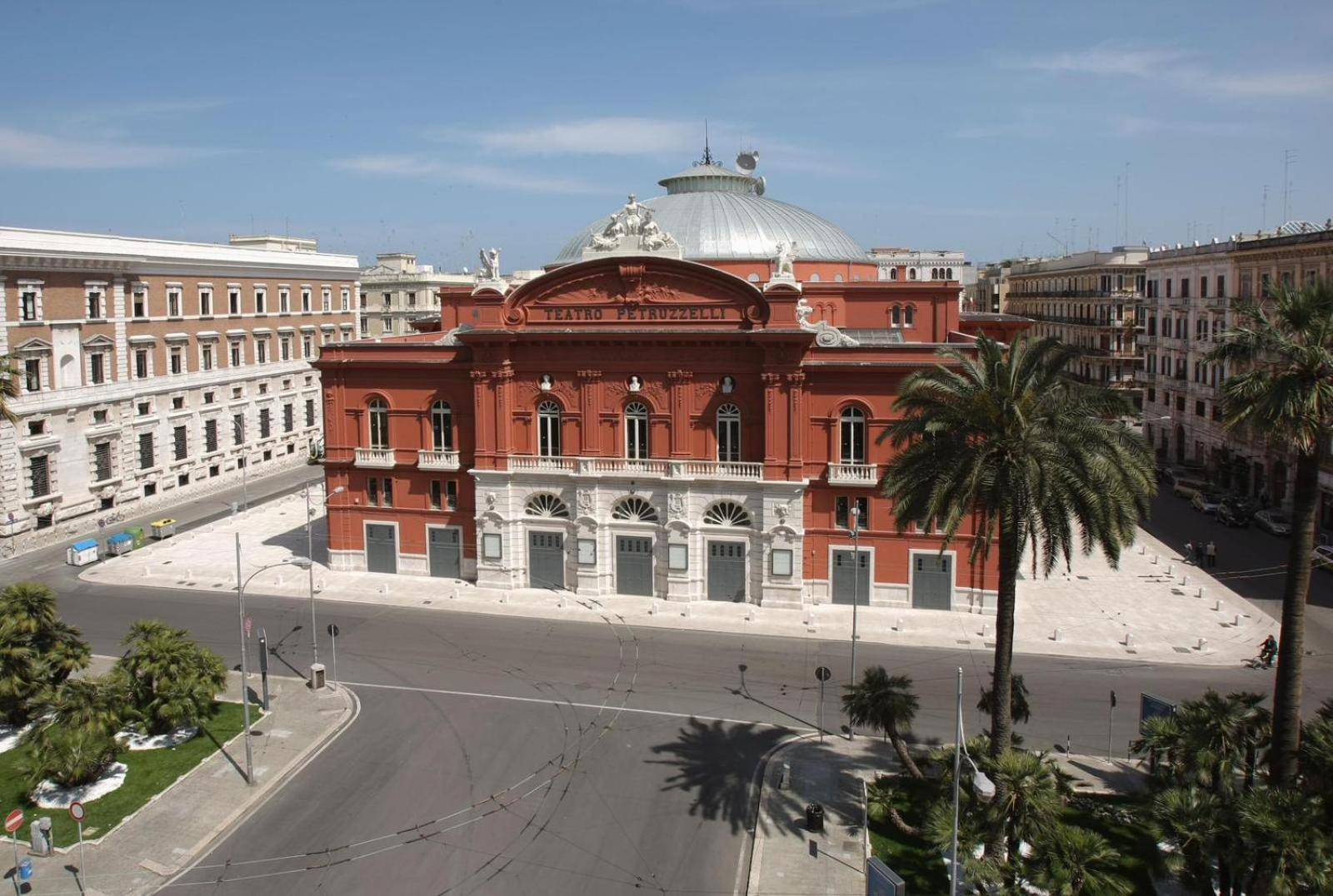 La Dimora Di Dominique Apartment Bari Bagian luar foto