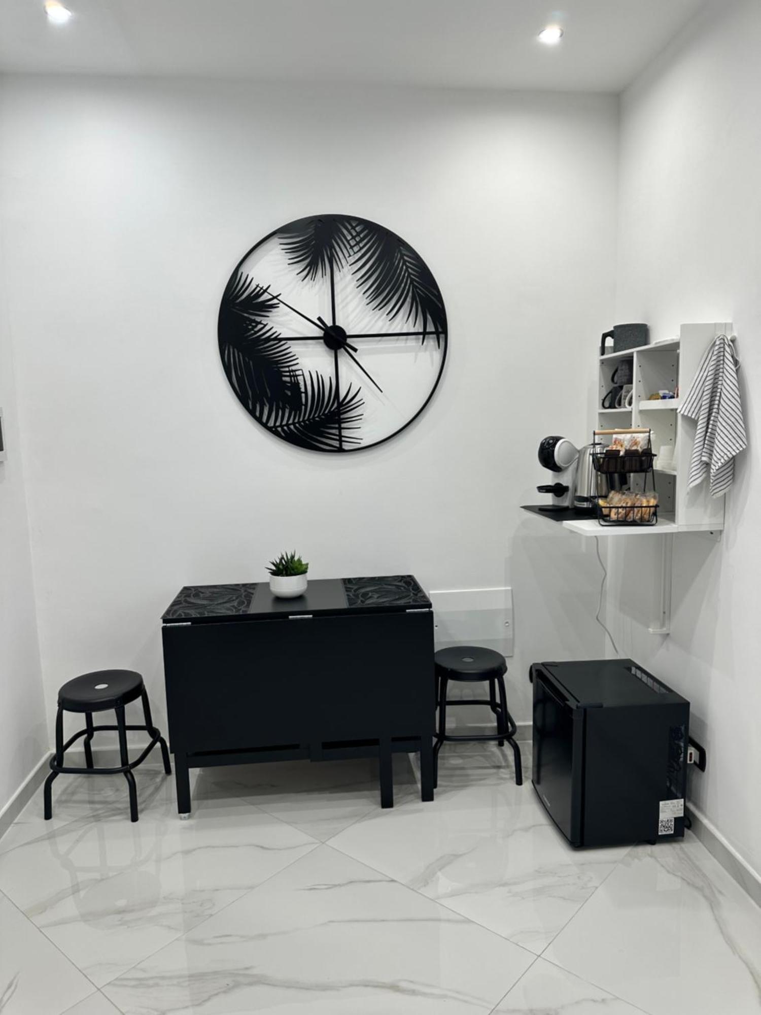 La Dimora Di Dominique Apartment Bari Bagian luar foto