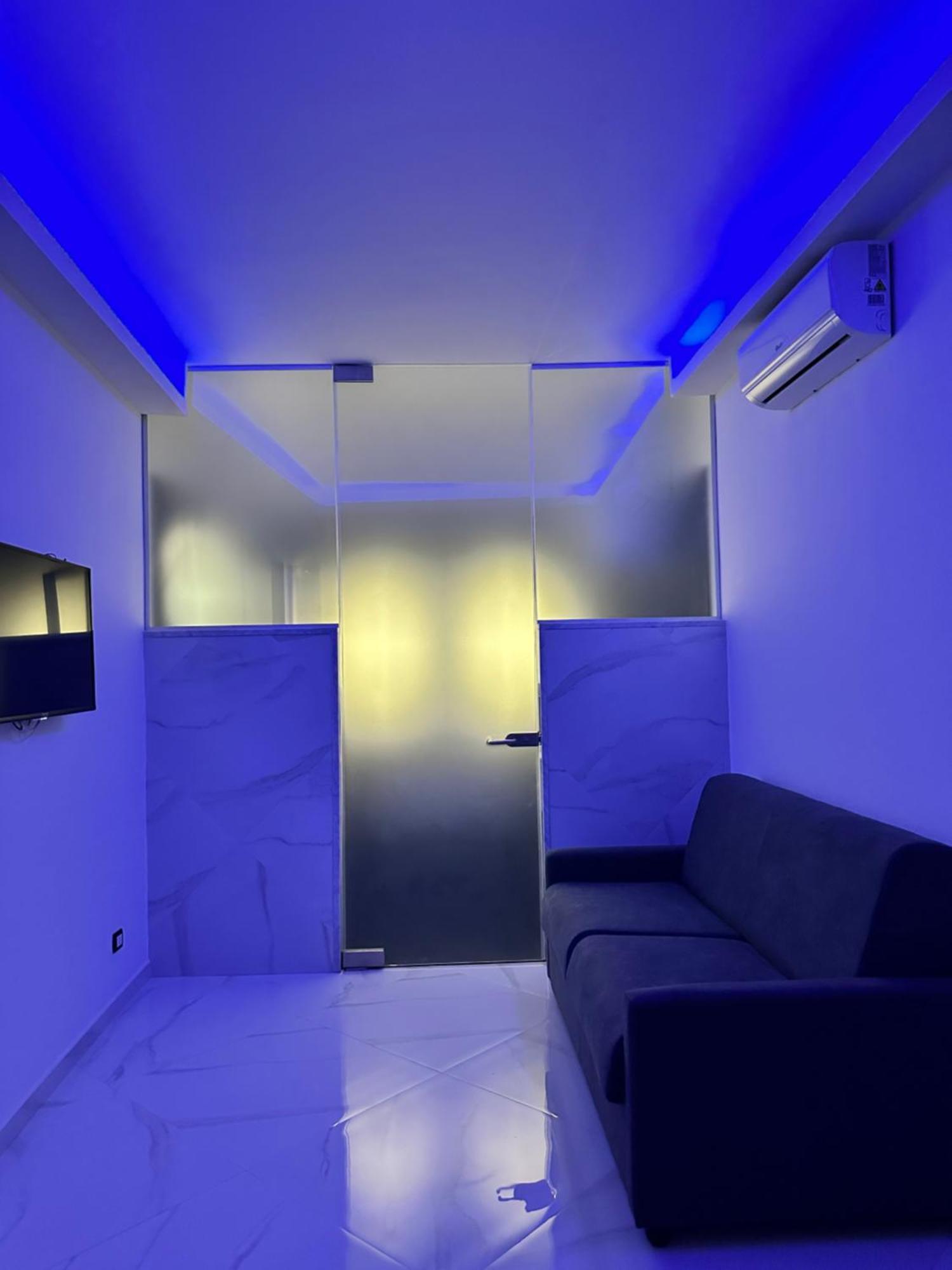 La Dimora Di Dominique Apartment Bari Bagian luar foto
