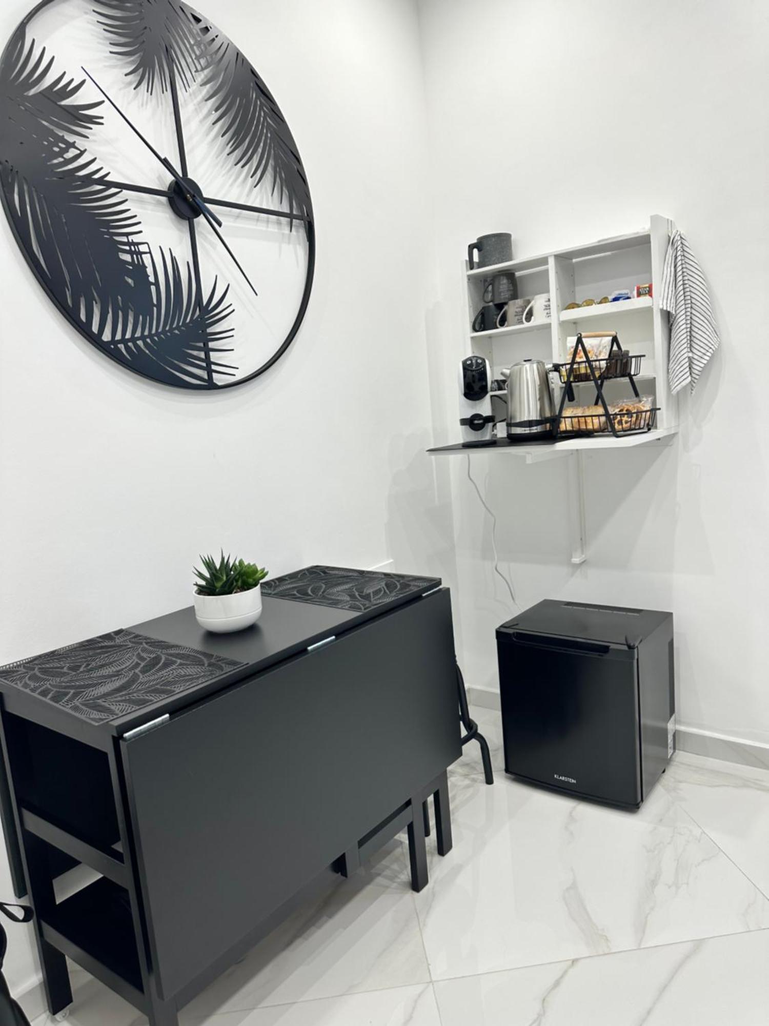 La Dimora Di Dominique Apartment Bari Bagian luar foto